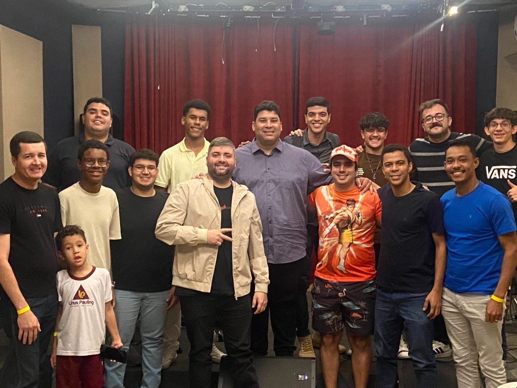 Participantes da masterclass de bateria no Estúdio Bravo, em Vitória, ES