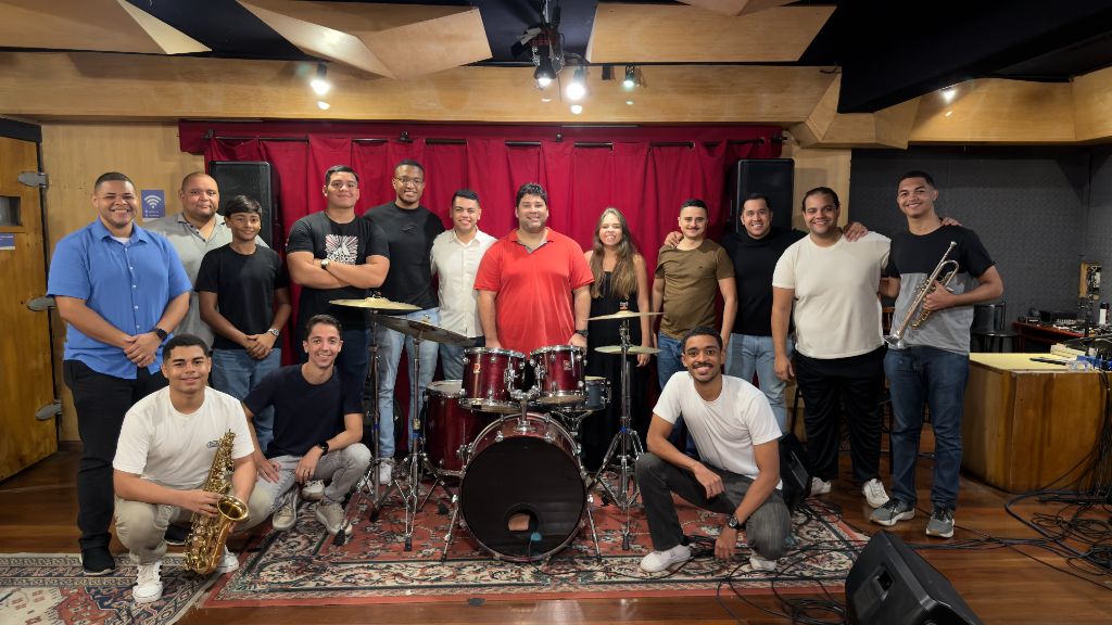 Turma da masterclass de bateria realizada no Rio de Janeiro