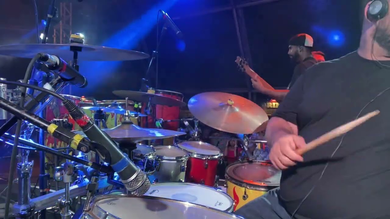 Miniatura do vídeo DrumCam — Pela Vida Inteira / Livre pra Voar, com Eduardo Pirajá tocando ao vivo