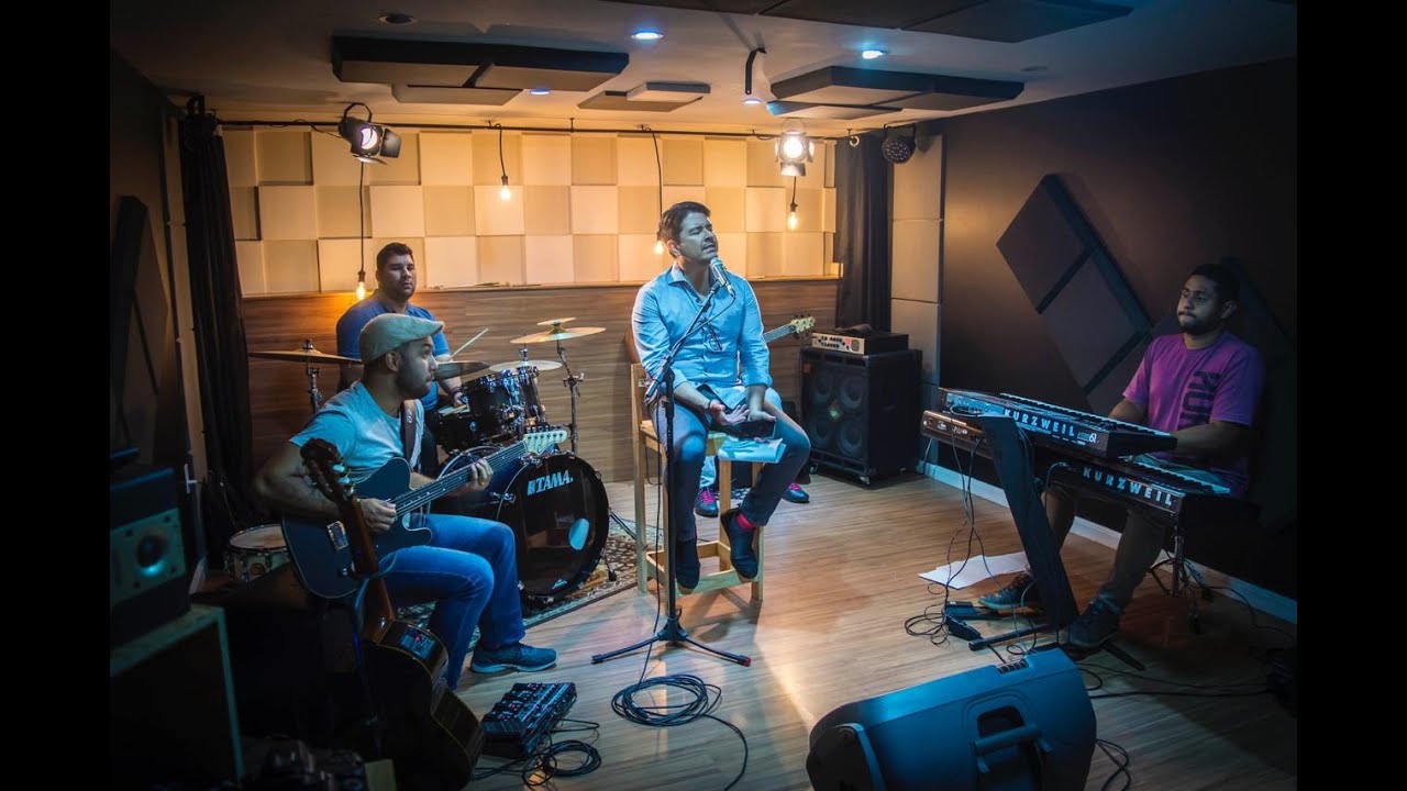 Miniatura do vídeo Live com Léo Jundi e Banda Nosso Som, com Eduardo Pirajá na bateria