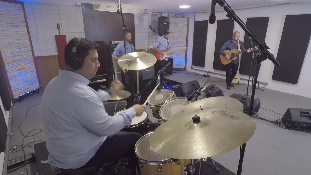 Miniatura do vídeo Drum Cam com o medley O Sol / Wonderwall